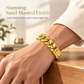 ✨ 50 % RABATT NU! 👑 Exklusivt pansararmband för herr i sandguld – Klockspänne & matt sandblästrad finish 💎